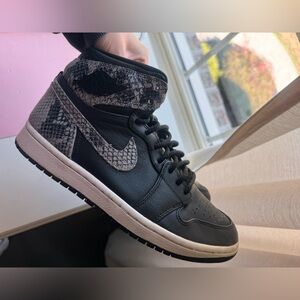 Women’s air Jordan 1 retro high premium sneaker “snakeskin” size 9